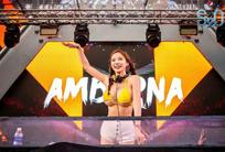 蓝星蕾（Amber）来自马来西亚，去年在全球最性感DJ排行第9。