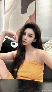 Fon江欢欢超越时光的错觉，引领一瓣青春的况味。
