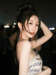 小蜗周周_最后鲨鱼回到了海底而我的话永远藏在心里
