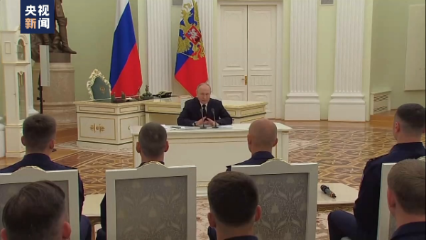 普京:俄罗斯军人阻止了一场内战