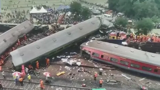 印度列车脱轨相撞初步调查结果