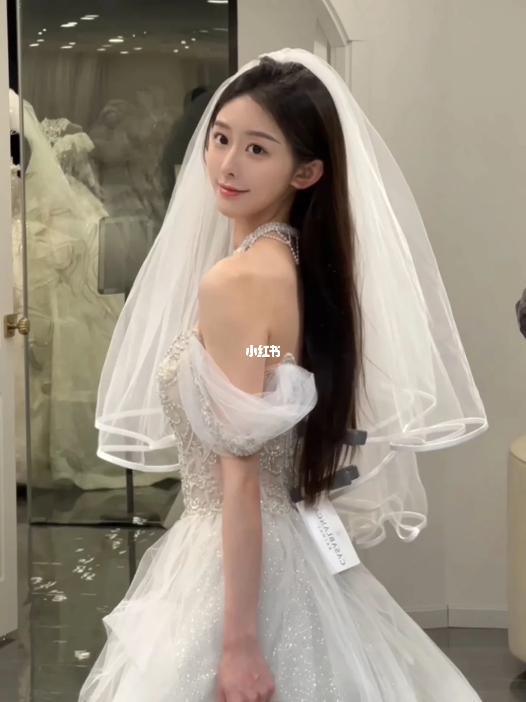 乔儿oo 女孩子总得为自己穿一次婚纱吧