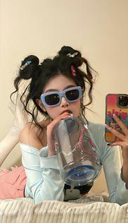 纯欲美女壁纸 当我泪流满面的时候，何曾有人安慰过我。