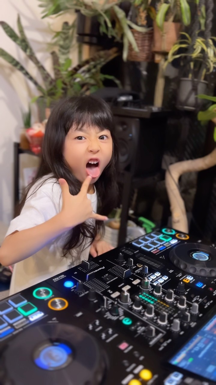 DJ RINOKA 6岁小女孩DJ太猛了