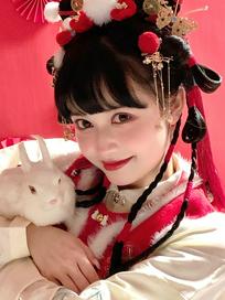 Mystery-三三sugi：兔兔年快乐呀！#汉服 #新年汉服 #甜妹