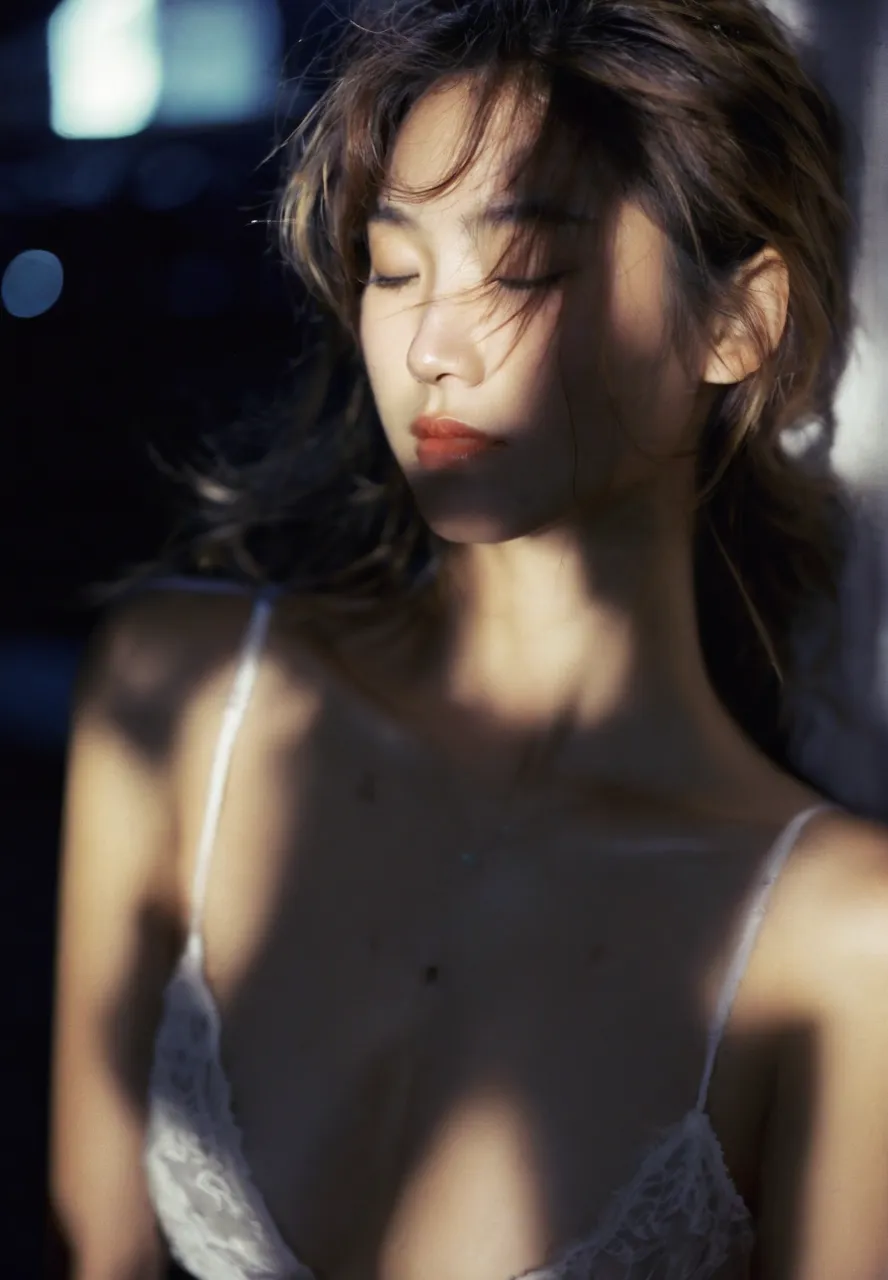 墨幽chinese women,tan lines,deep photo,depth of field,Superia 400,shadows