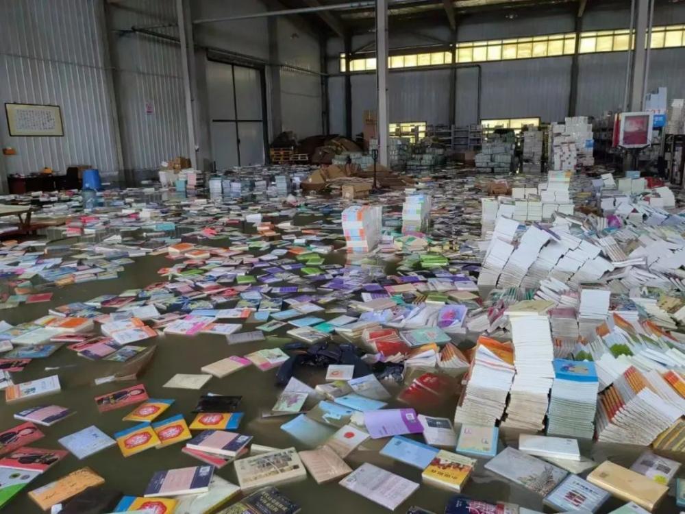 涿州有书库被淹:一小时2500万没了