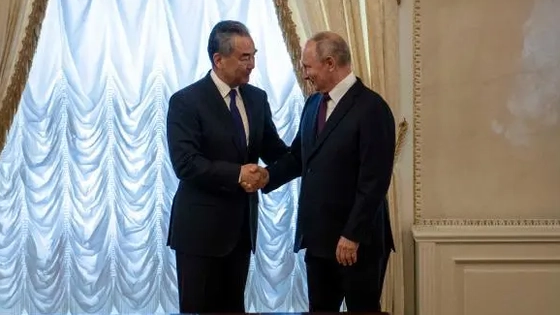 俄罗斯总统普京会见王毅