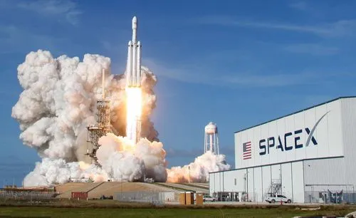 马斯克：旗下SpaceX将为iPhone提供卫星通信服务