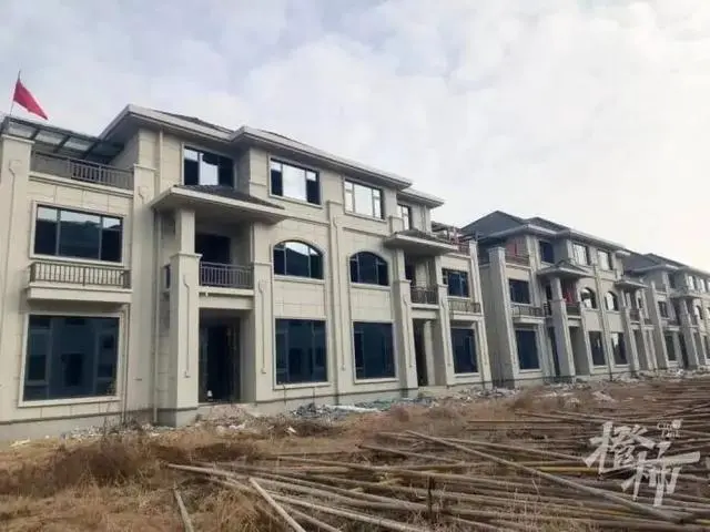 杭州村民众筹1.2亿造大别墅