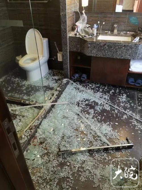 三亚一酒店玻璃爆炸致游客受伤