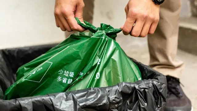 香港4月起丢垃圾将按袋收费