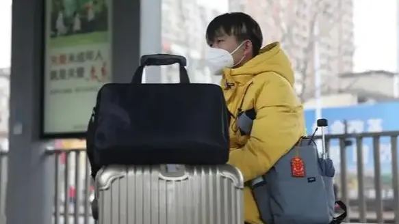 男生计划坐2000站公交从上海到漠河
