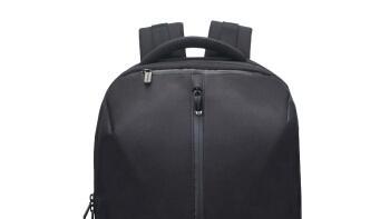 黑色双肩包是最容易被拿错的行李