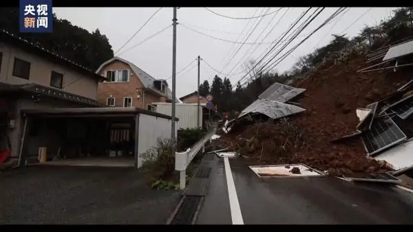 日本地震引发山体滑坡