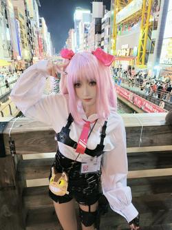 哆啦憨包#旅游# 来蓝企鹅了 今天好多coser 好热闹 ​​​