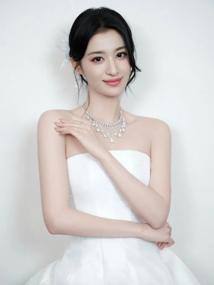 王楚然我生活在花花世界，所以可以三妻四妾。