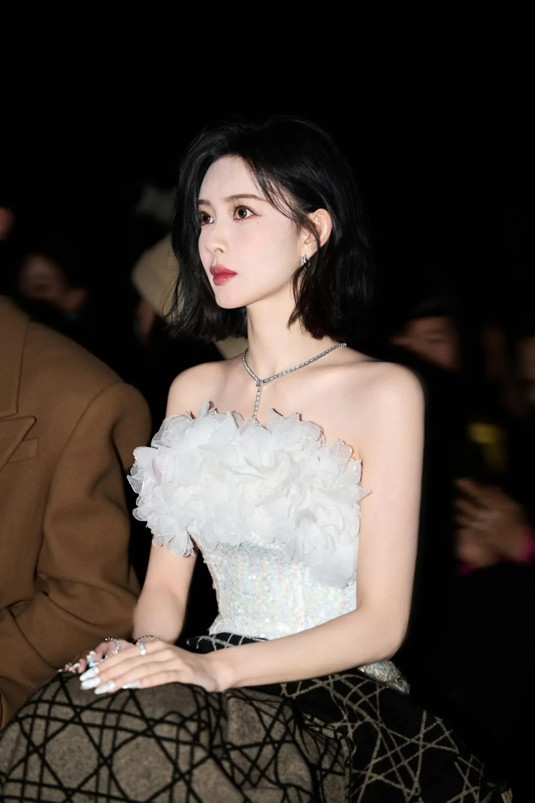孟子义黑红渐变长裙造型也太美了吧！
