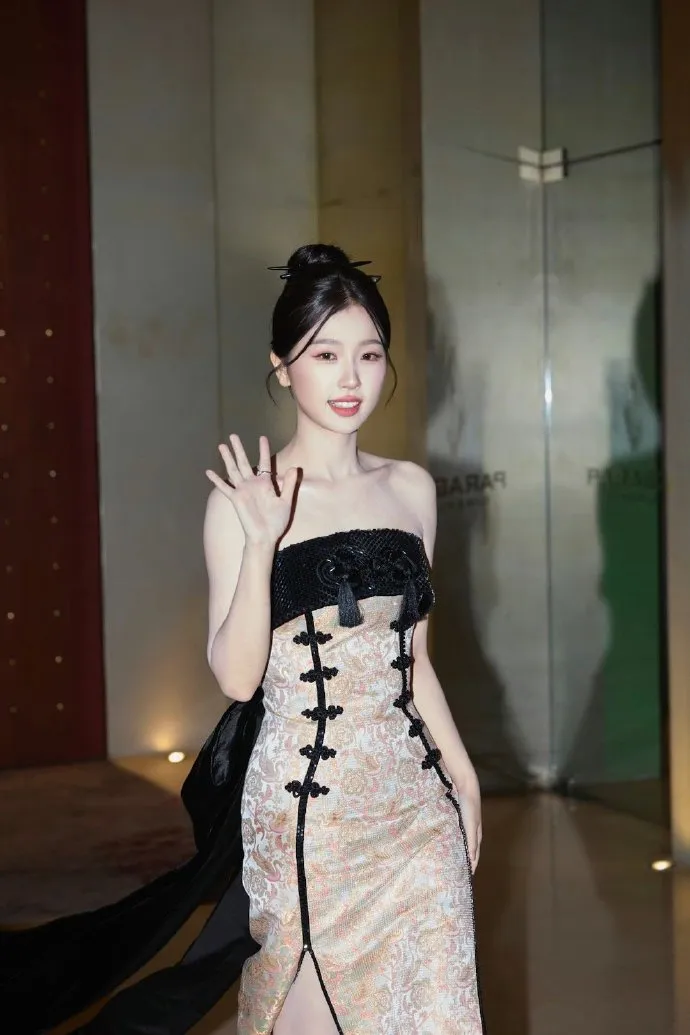 虞书欣东方韵味十足，又美出新高度了！