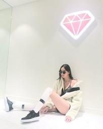 李多喜Instagram上晒出两张照片，并公开了自己的近况。