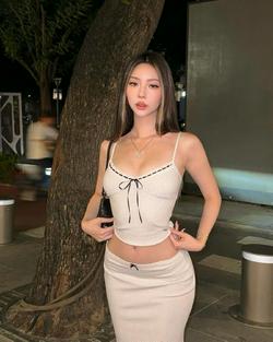 jess.guan泪水模糊了谁的视线，青丝佛过了谁的脸面。