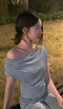 海南琼海人妻周敏瑶放弃对所有人的期待才最安稳。