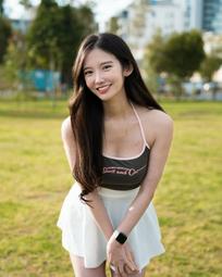 Nahyun Kim枕头里藏满了发霉的梦。