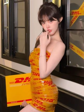 一口奶盖：他最大的魅力 就是你的想象力 #dhl胶带 #胶带裙