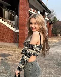 Karimova Elina，愿你一生有山可靠，有树可栖。