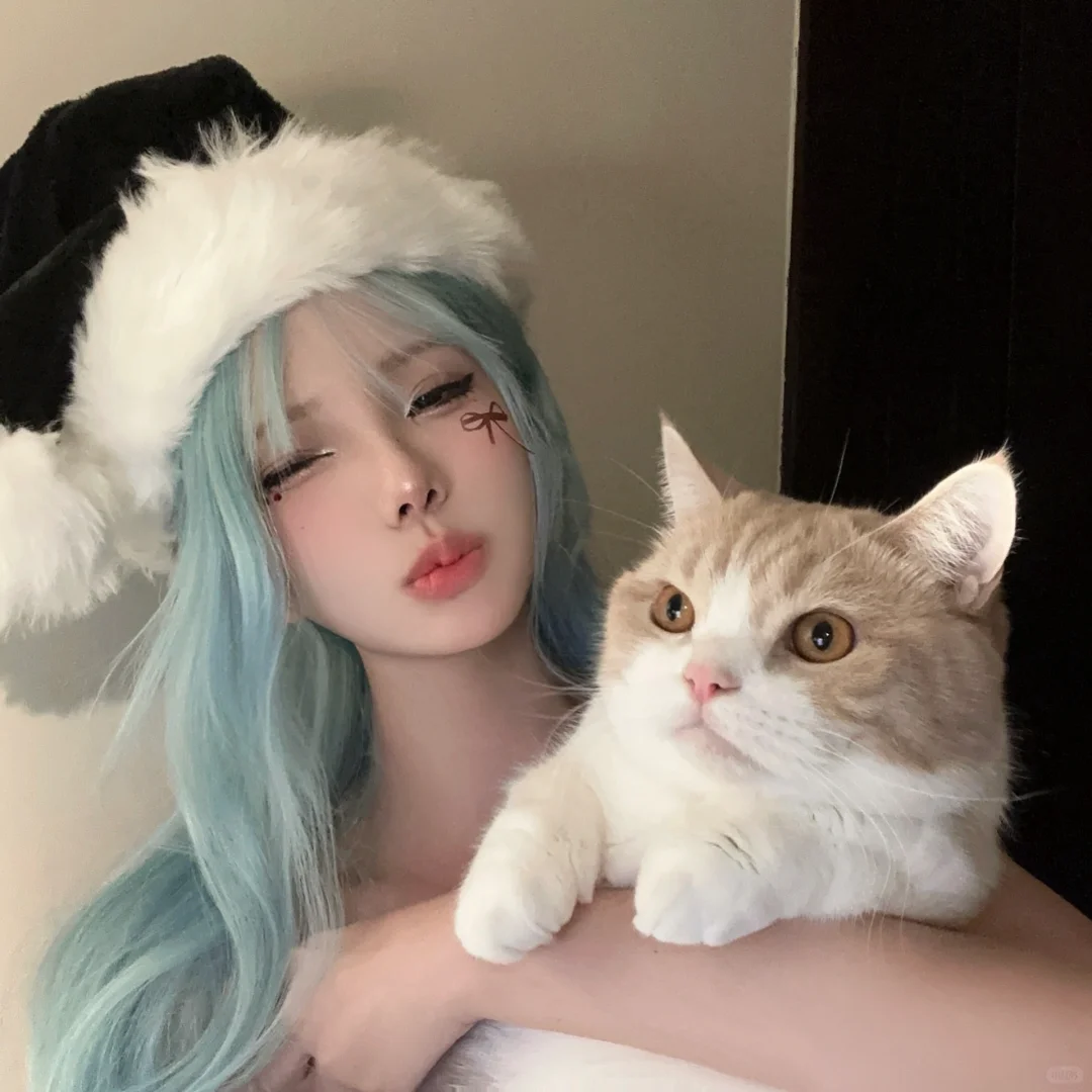 bluedee with my cat #我的日常 #拍照 #头像分享 #圣诞