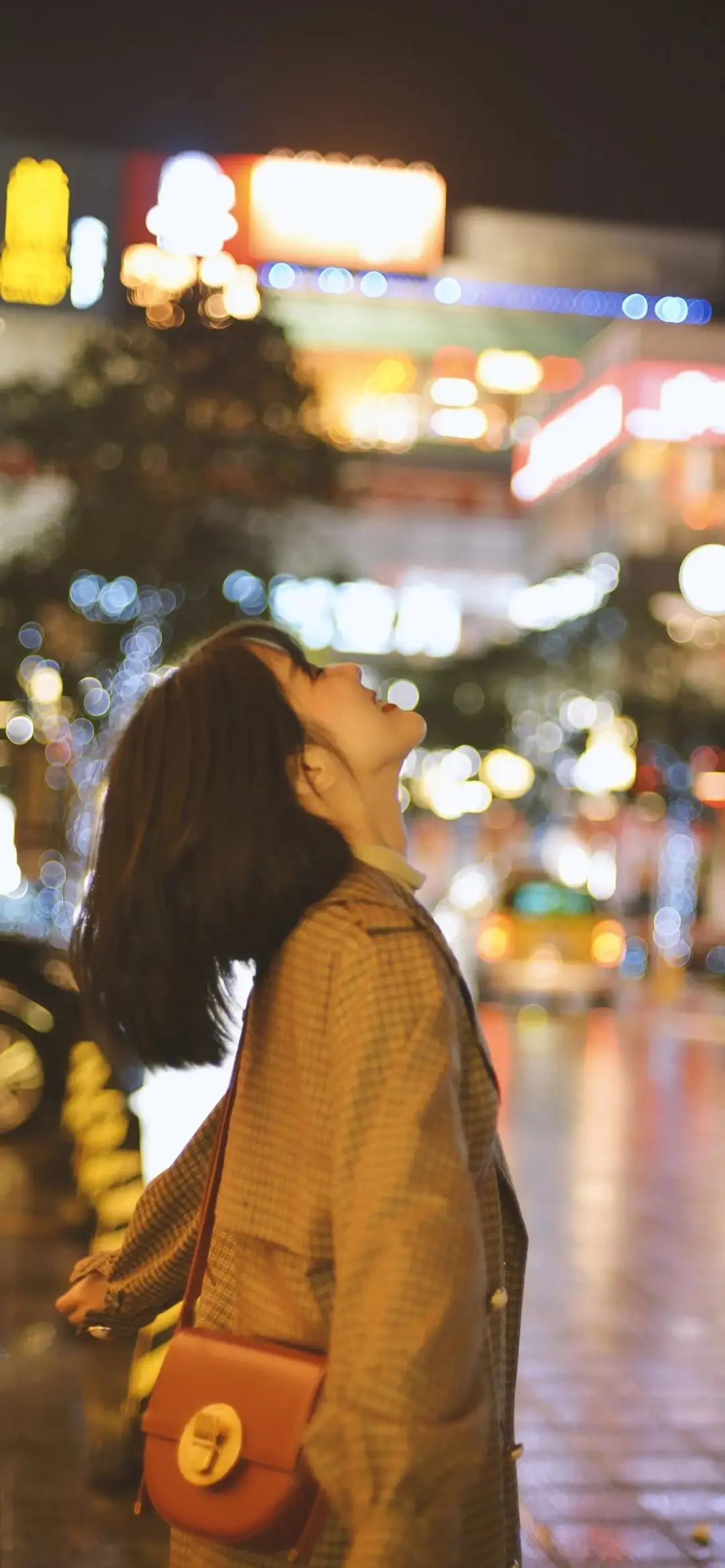 美女手机壁纸黑料吃瓜网 有些人能感受雨，而其他人则只是被淋湿。