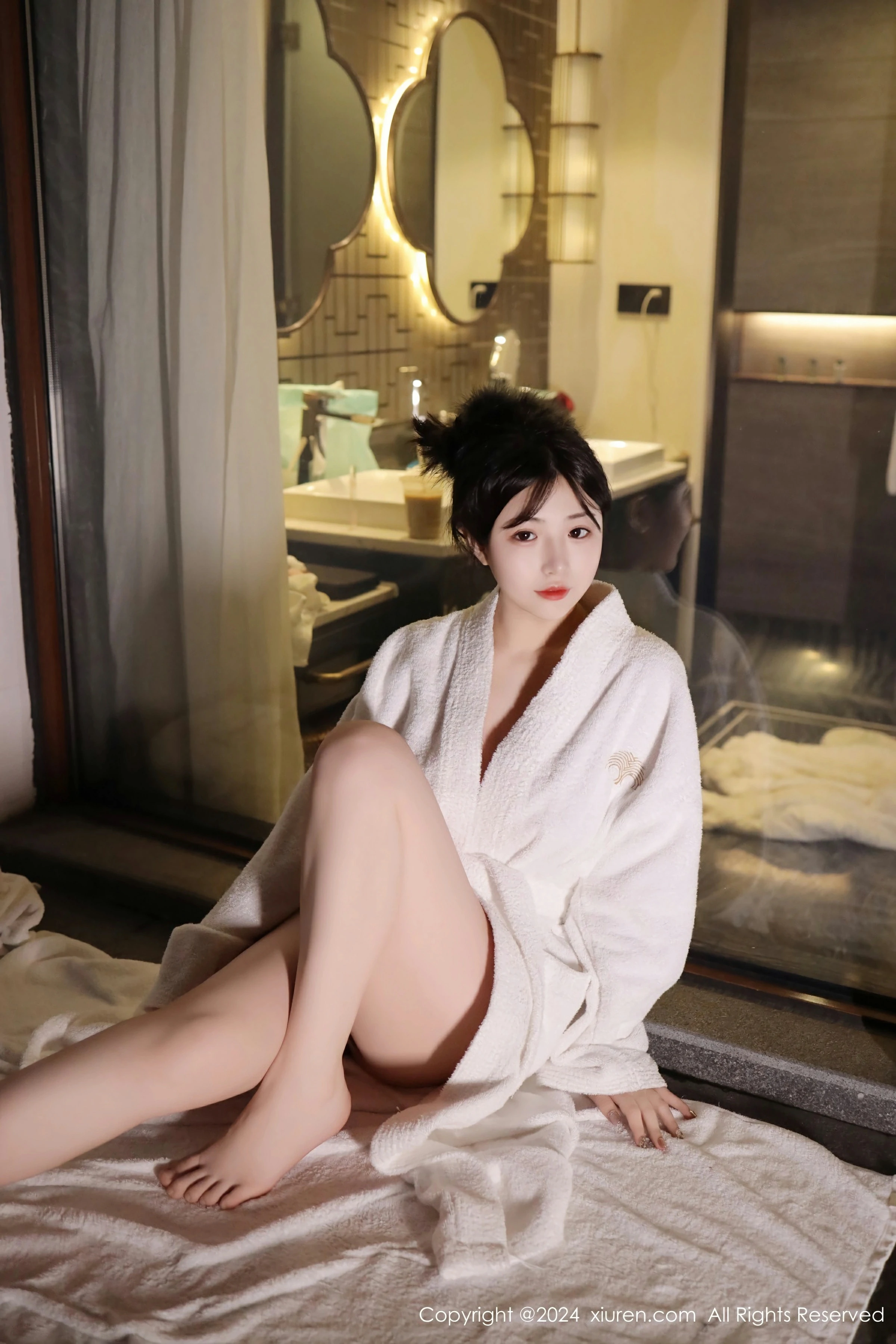 陈小花一位性感且迷人的美女，最近发布了一组令人心动的写真照片