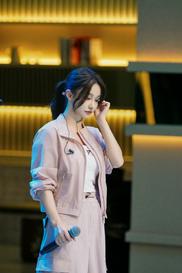 韩懿莹 花会重开，不同的春天来了又来。