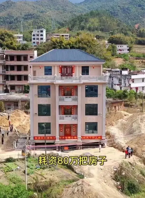 广东一农户花巨资平移4层楼房