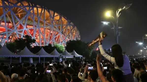 凤凰传奇北京演唱会观众被质疑假唱