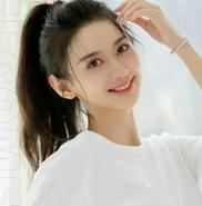 徐梓钧毕业于北京电影学院，还是关晓彤的同学