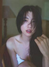 三吉彩花 裹着毛巾自拍美照