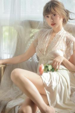 纯欲风少女气质Model白色蕾丝连衣裙图片