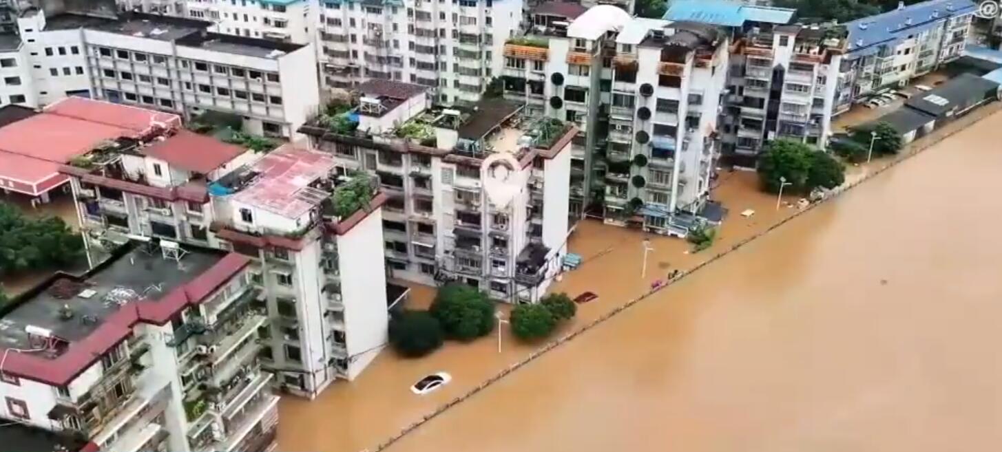 漓江两岸水涨至住宅2楼