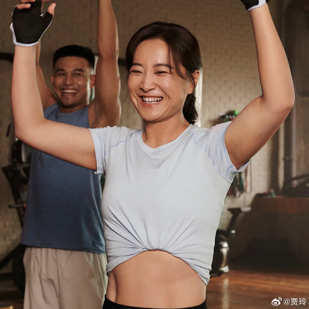 lululemon刚刚官宣了最新品牌大使：贾玲