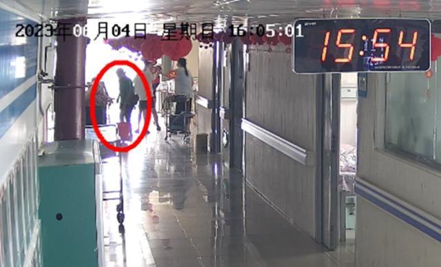 女童掉入医院开水桶遭特重度烧伤