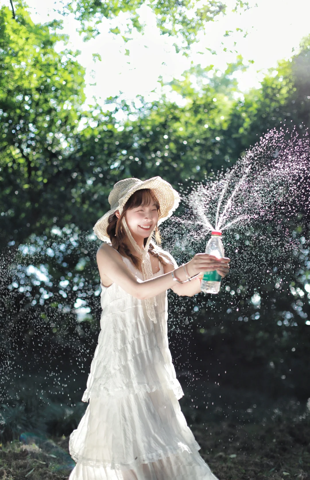 Candy .miss 在柳浪闻莺，带瓶水就能拍出的夏日写真 - 小红书