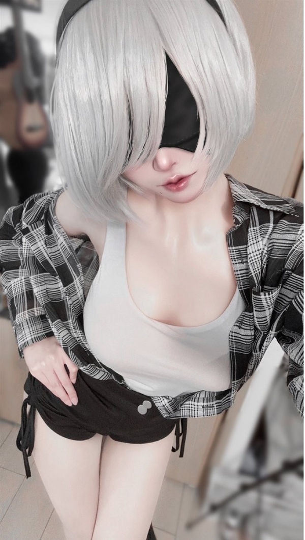 Vell_007《尼尔：机械纪元》2B COS：紧身衣凸显曼妙身材