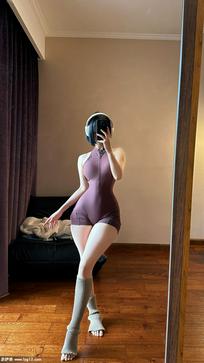 俏妞qiaoniuTT思想有多远 你就滚多远