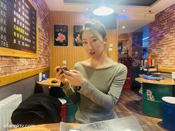 薛佳欣长春电影学院你住在光里，带着星和月的气息。