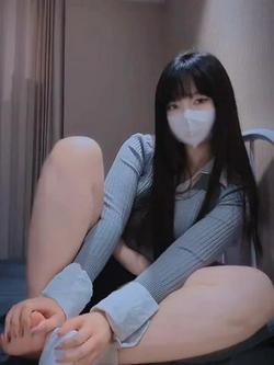 秦嘉倪：#娇妻滤镜 #蜜大腿 #禁欲系 #秦嘉倪 #口罩眼神杀