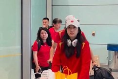 朱婷在机场劝大家不要再拍了