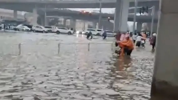 石家庄暴雨开启看海模式