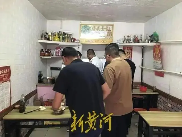 山西阴阳价刀削面馆店主承认收错钱