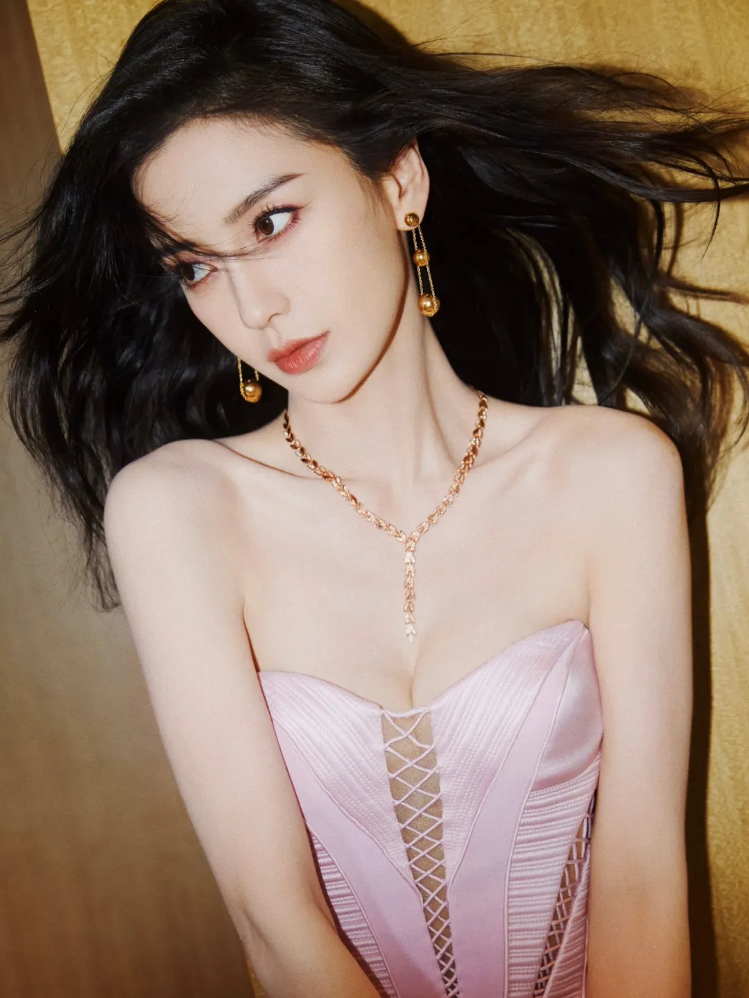 Angelababy 深山的鹿不知归路世间皆苦唯有自渡。